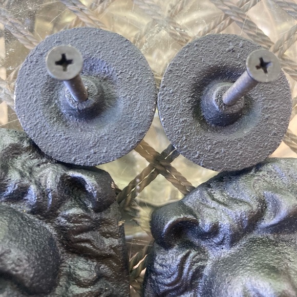 Black Cast Iron Lion Set of 2 Door Knockers with hardware - Picture 12 of 16